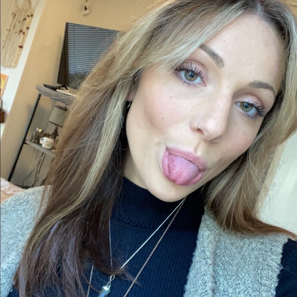 Meet your Posher, Rianna - Picture 6 of 6